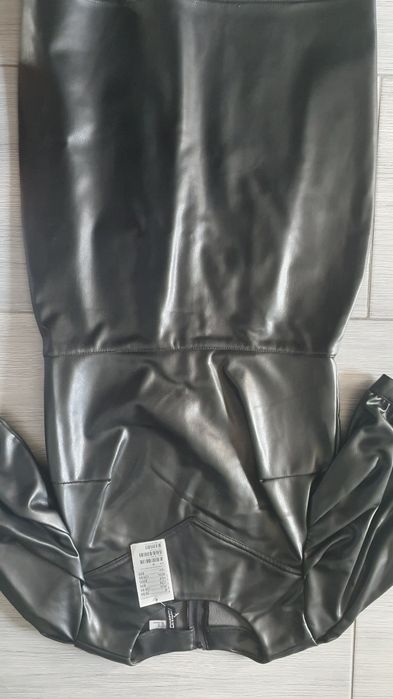 Sukienka H&M ze skóry ekologicznej