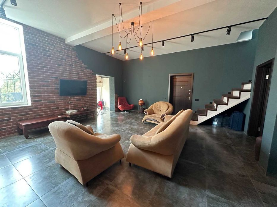 Будинок з ремонтом! 190 кв.м. Гараж на 2 авто. 240000