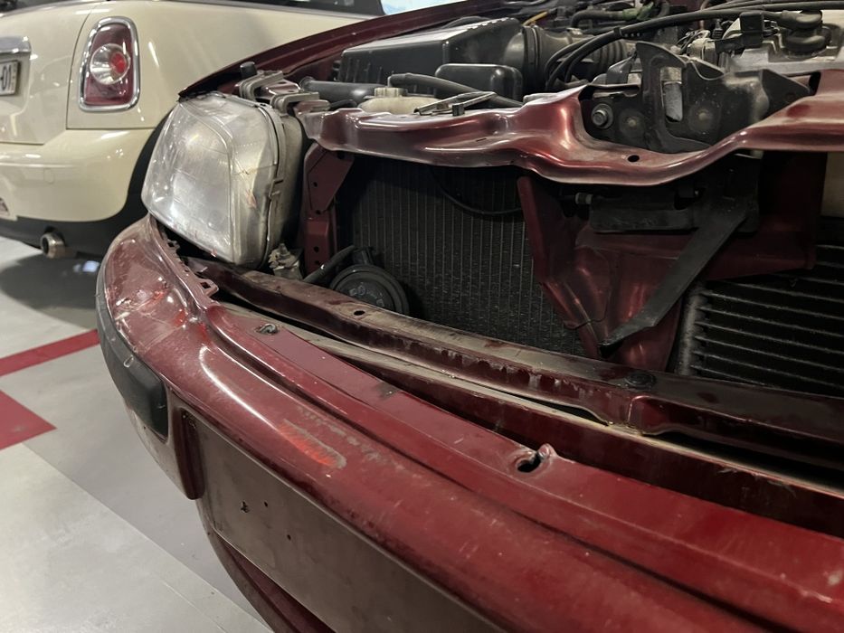 Honda Civic 1.5 Vtec-e acidentado.