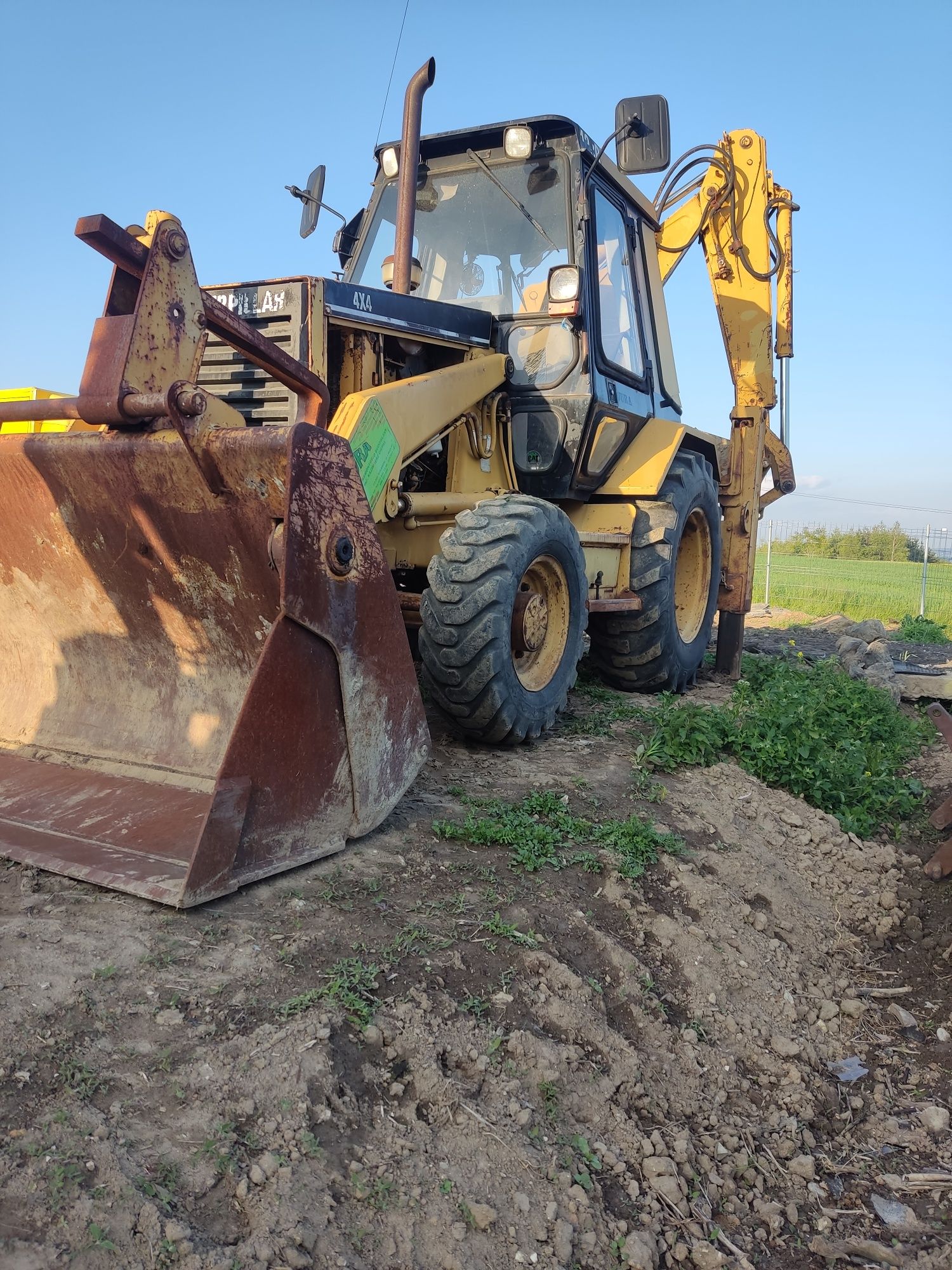 Sprzedam koparko ładowarke cat 428 b full opcja 3 łyżki