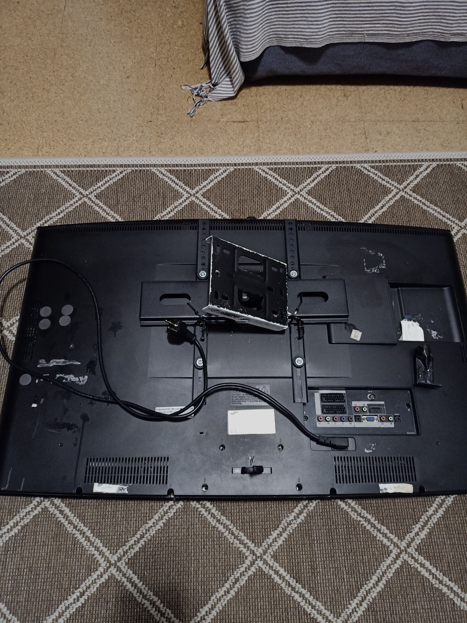 TV  Avariada 94 cm.