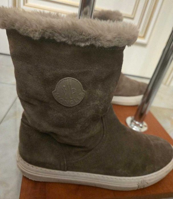 Zamszowe kozaki " Arabelle" marki Moncler rozmiar 40