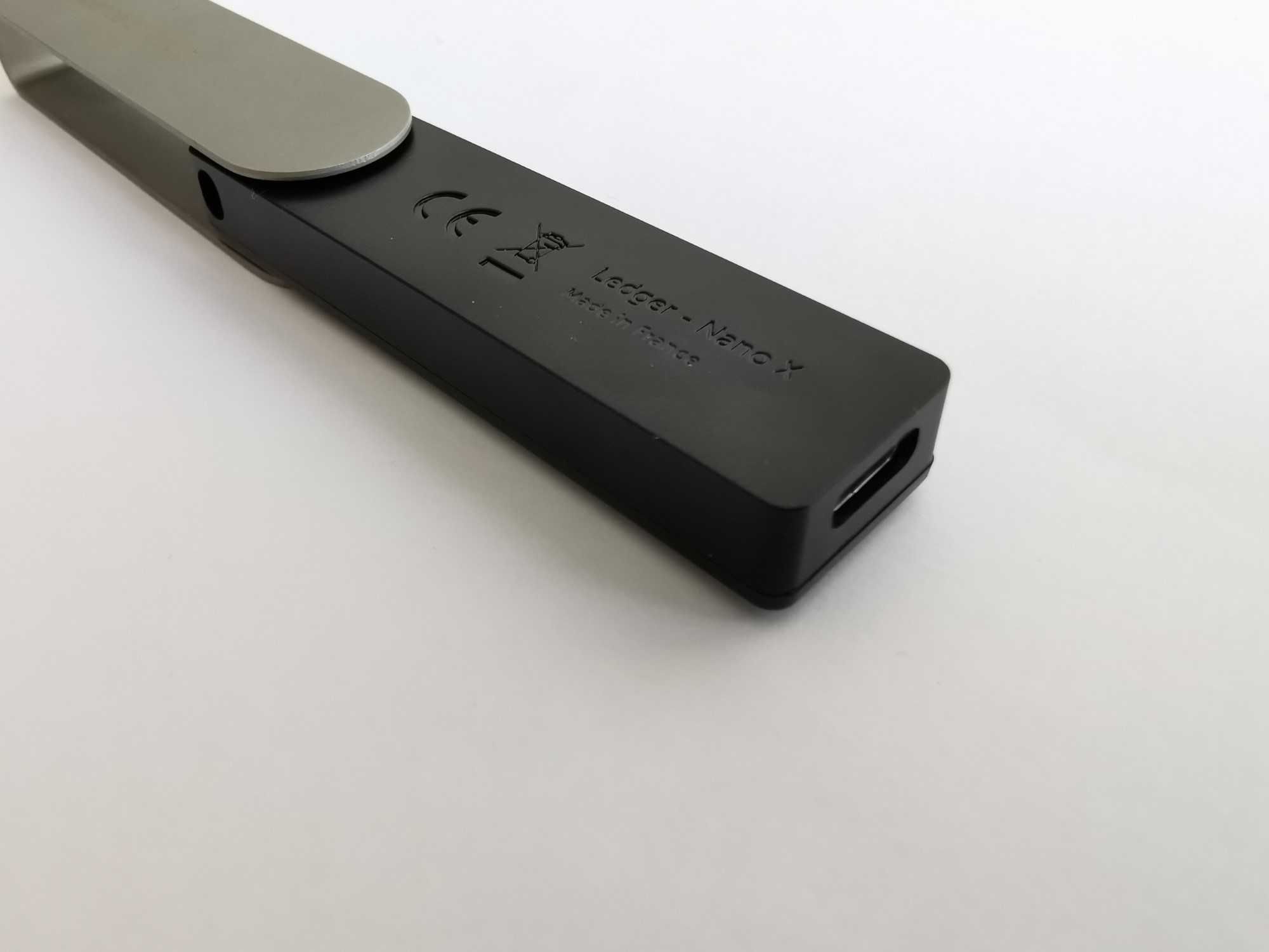 Ledger Nano X - Crypto Hardware Wallet