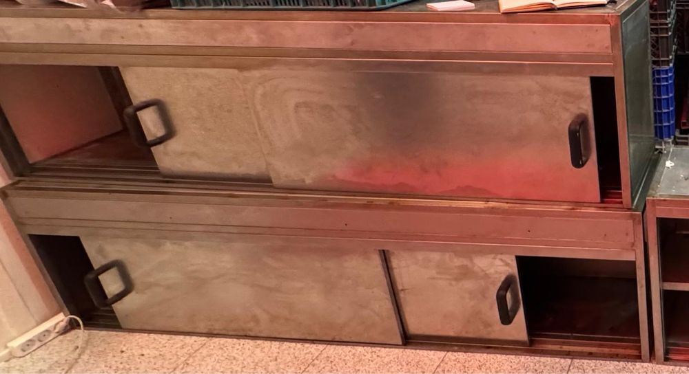 Moveis inox de parede com portas deslizantes