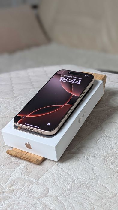 iPhone 16 Pro Desert Titanium Neverlock