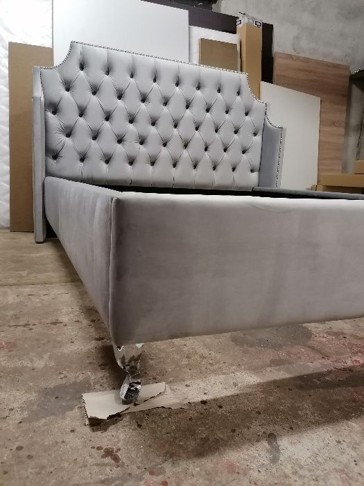 Łóżko Cheasterfield pikowane PINEZKI chrom LUDWIK + stelaż GLAMOUR