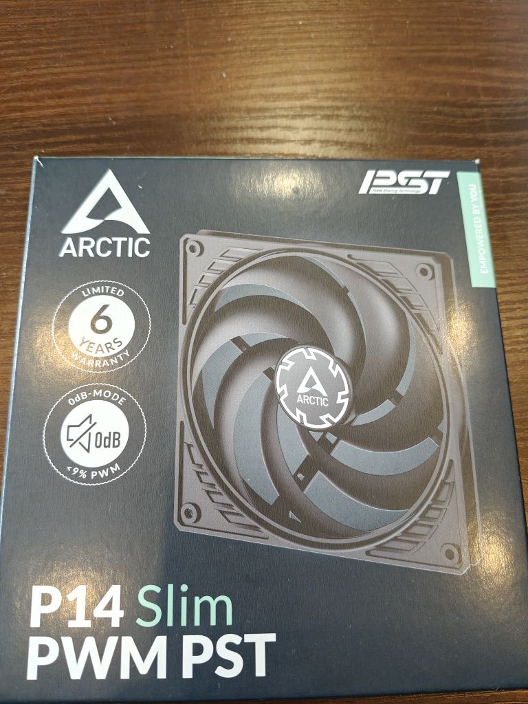 Arctic P14 Slim PWM PST