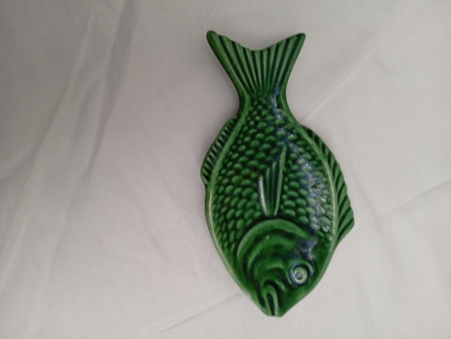 Prato em forma de peixe pequeno