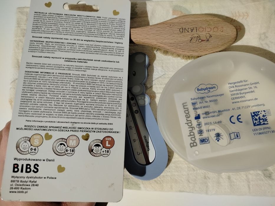 Akcesoria niemowlęce (termometr, szczotka, smoczek, aspirator, tetra)