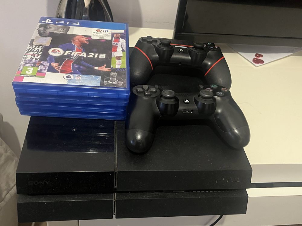 Ps4+dois comados + jogos