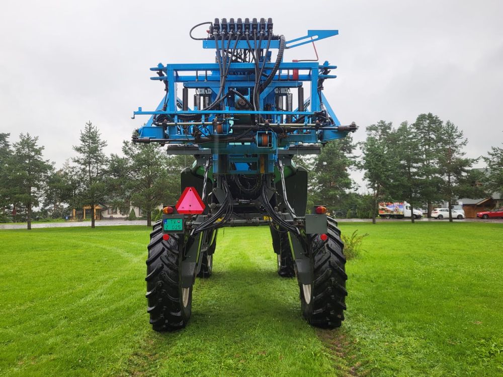 Opryskiwacz samojezdny Berthoud Raptor 4200