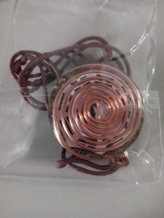 Pendente de orgonite com espiral de cobre - 20mm