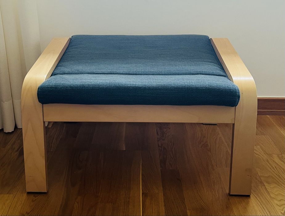 Repousa-pés modelo Poang - IKEA