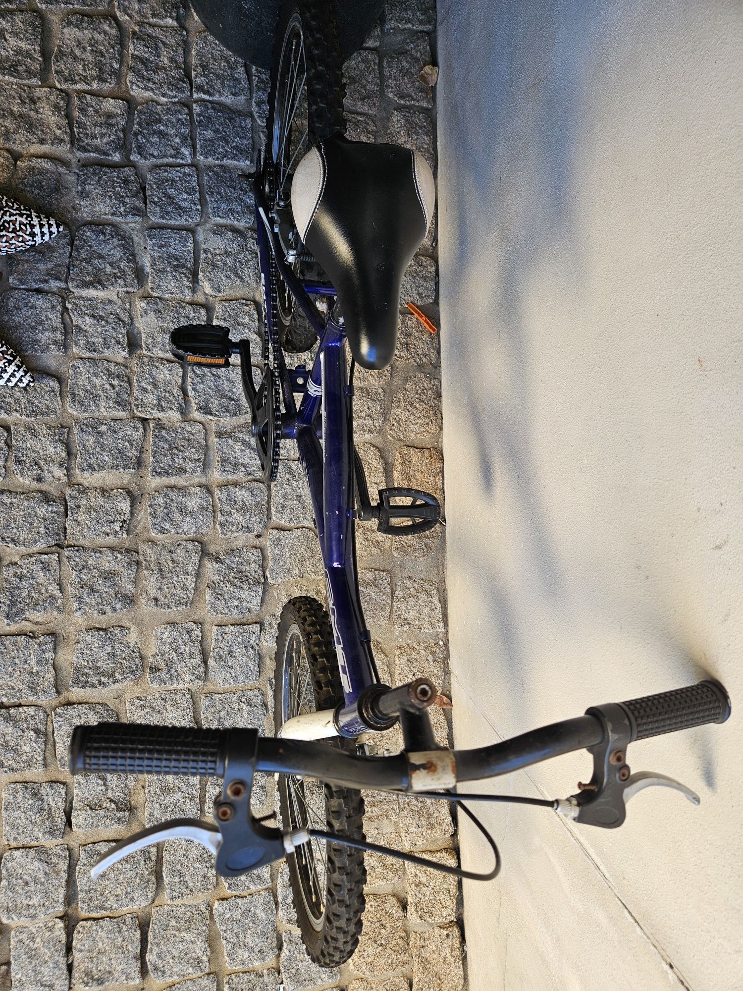 Bicicleta de transição em bom estado de.uso para criança até 10 anos
