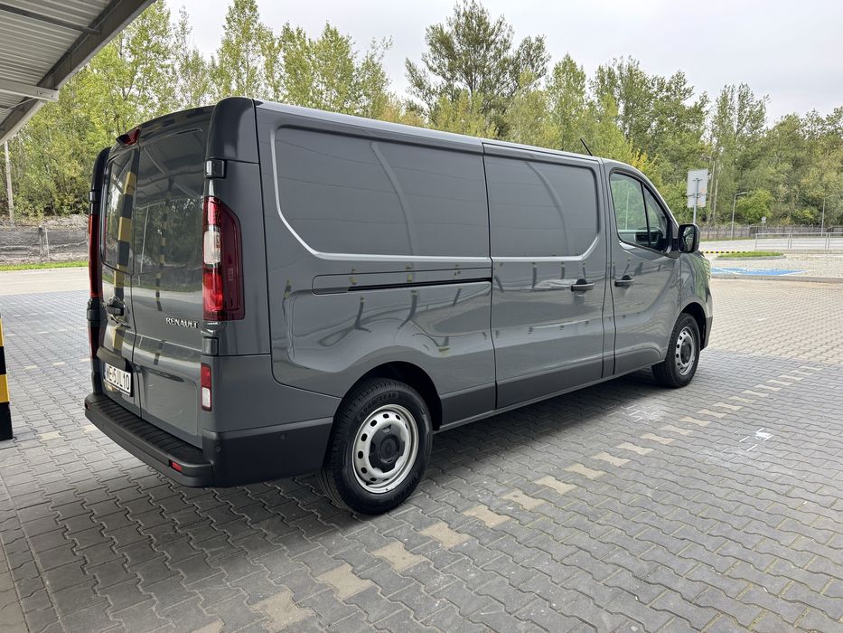 Wynajem busa Ranault Trafic zabudowa