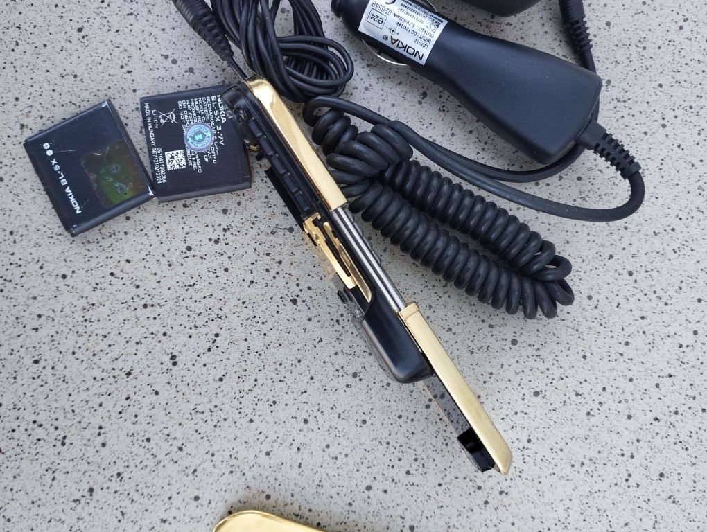 Nokia 8800 gold.
