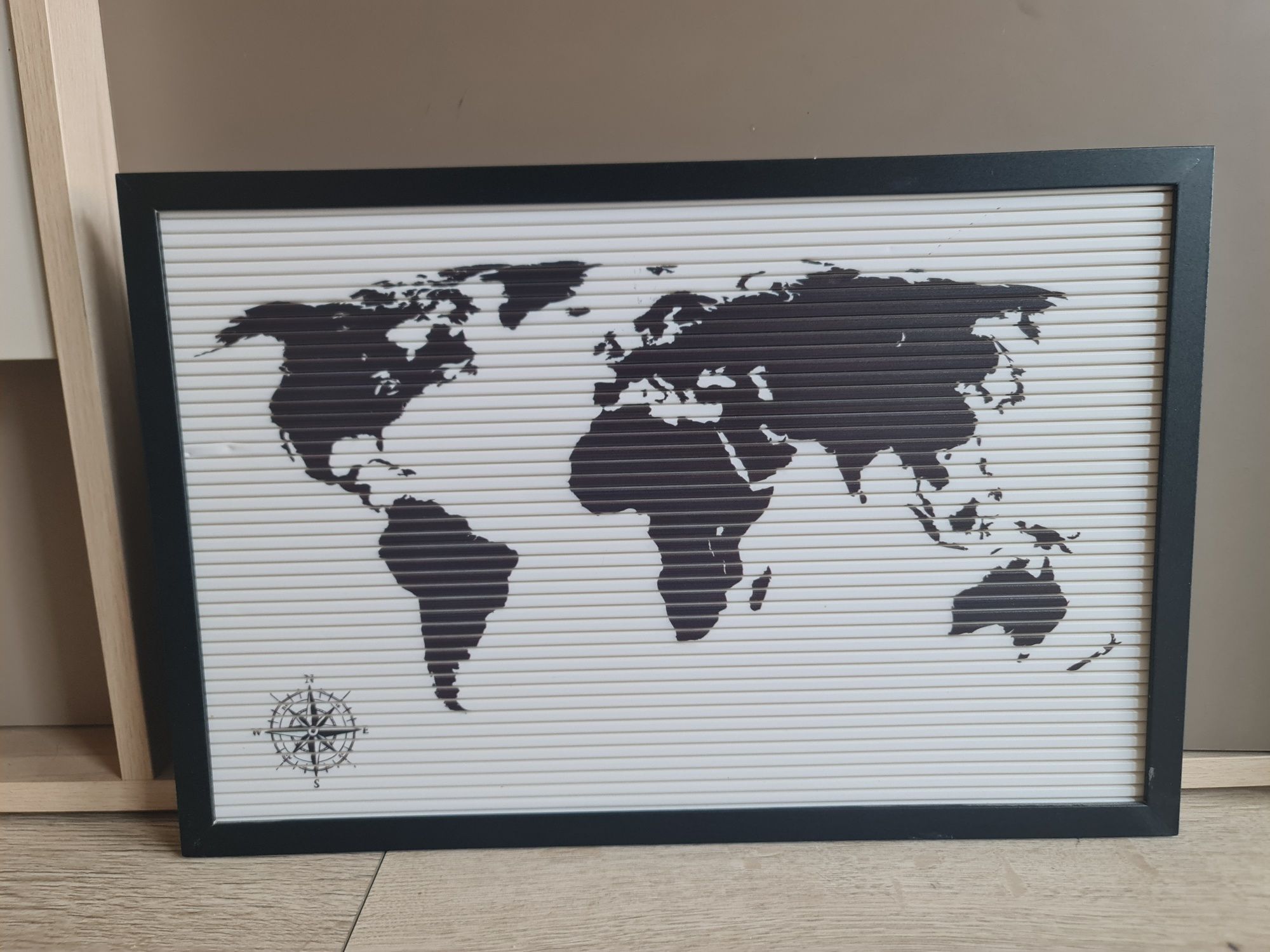 Tablica mapa świata z literkami 30x45cm