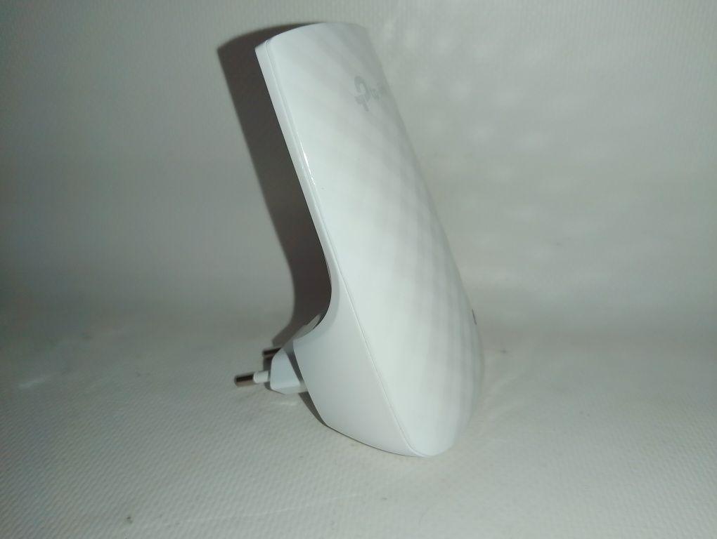 Ретранслятор, усилитель WiFi TP-Link AC750 RE200