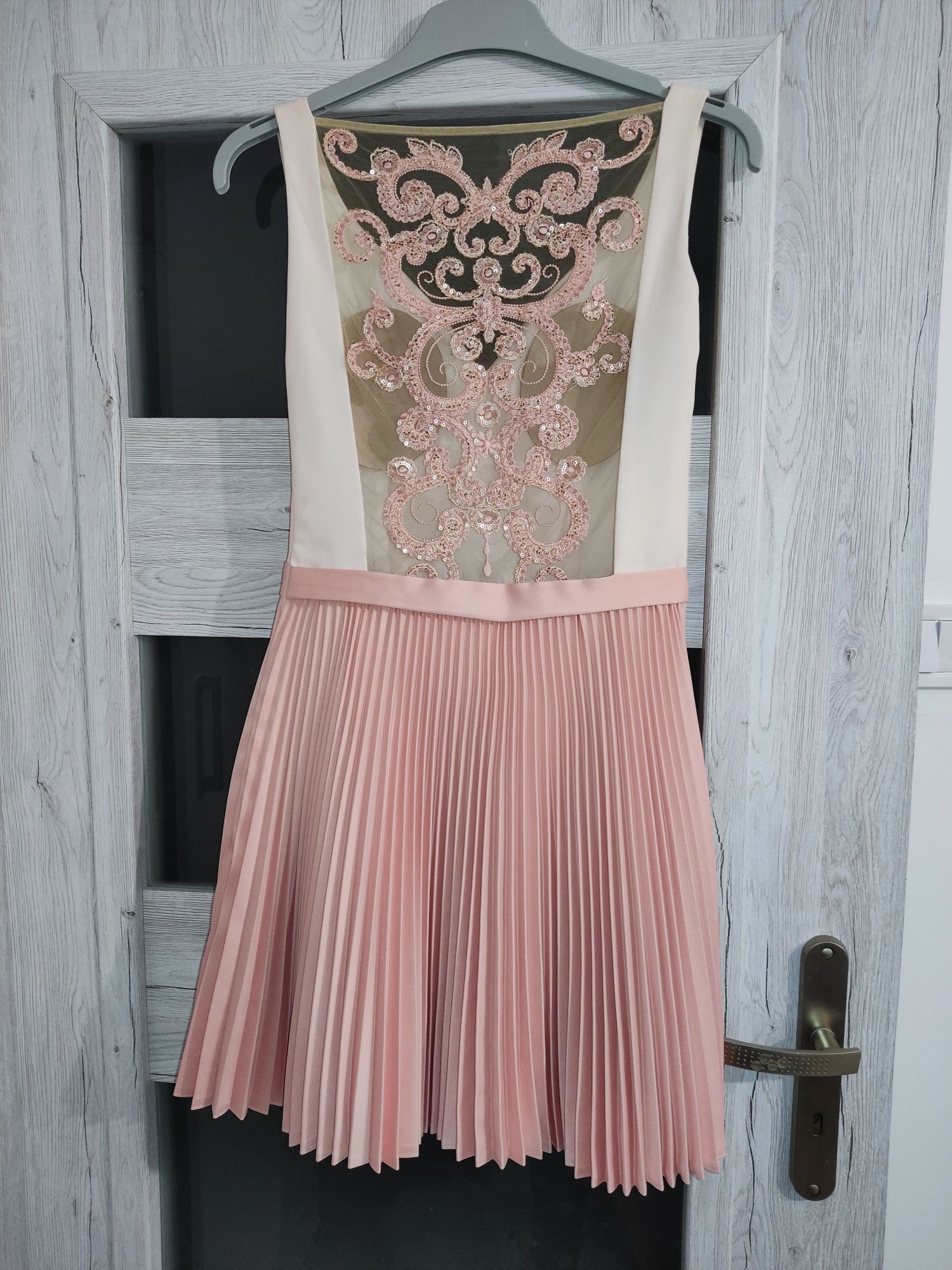 Koktajlowa sukienka Lavika, koronkowy dekolt na plecach XS