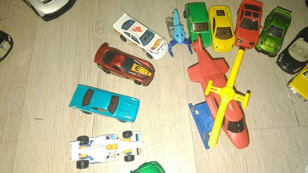 Машини Хотвилс и кинсмарт