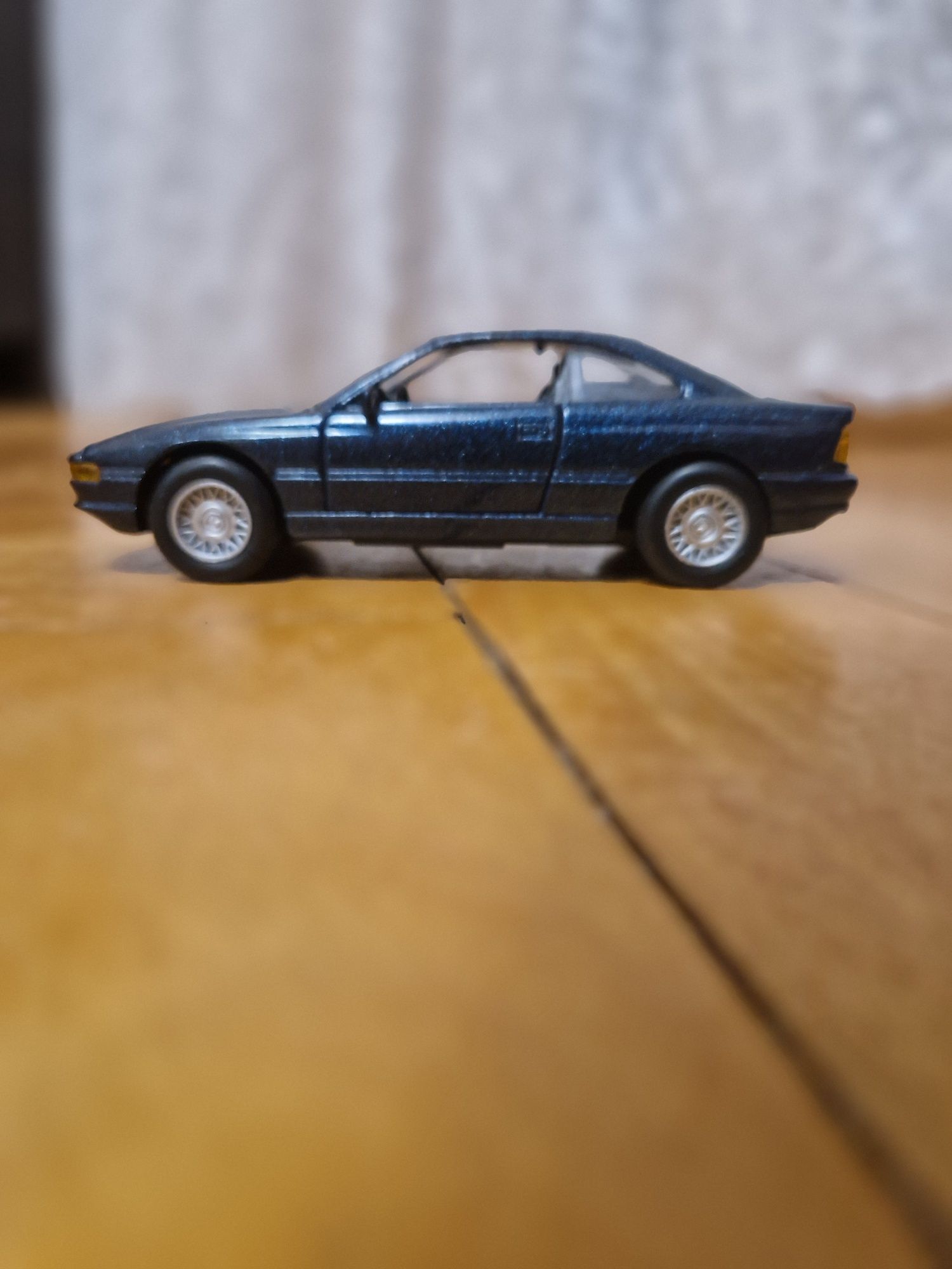 BMW 850i 1:43 Welly