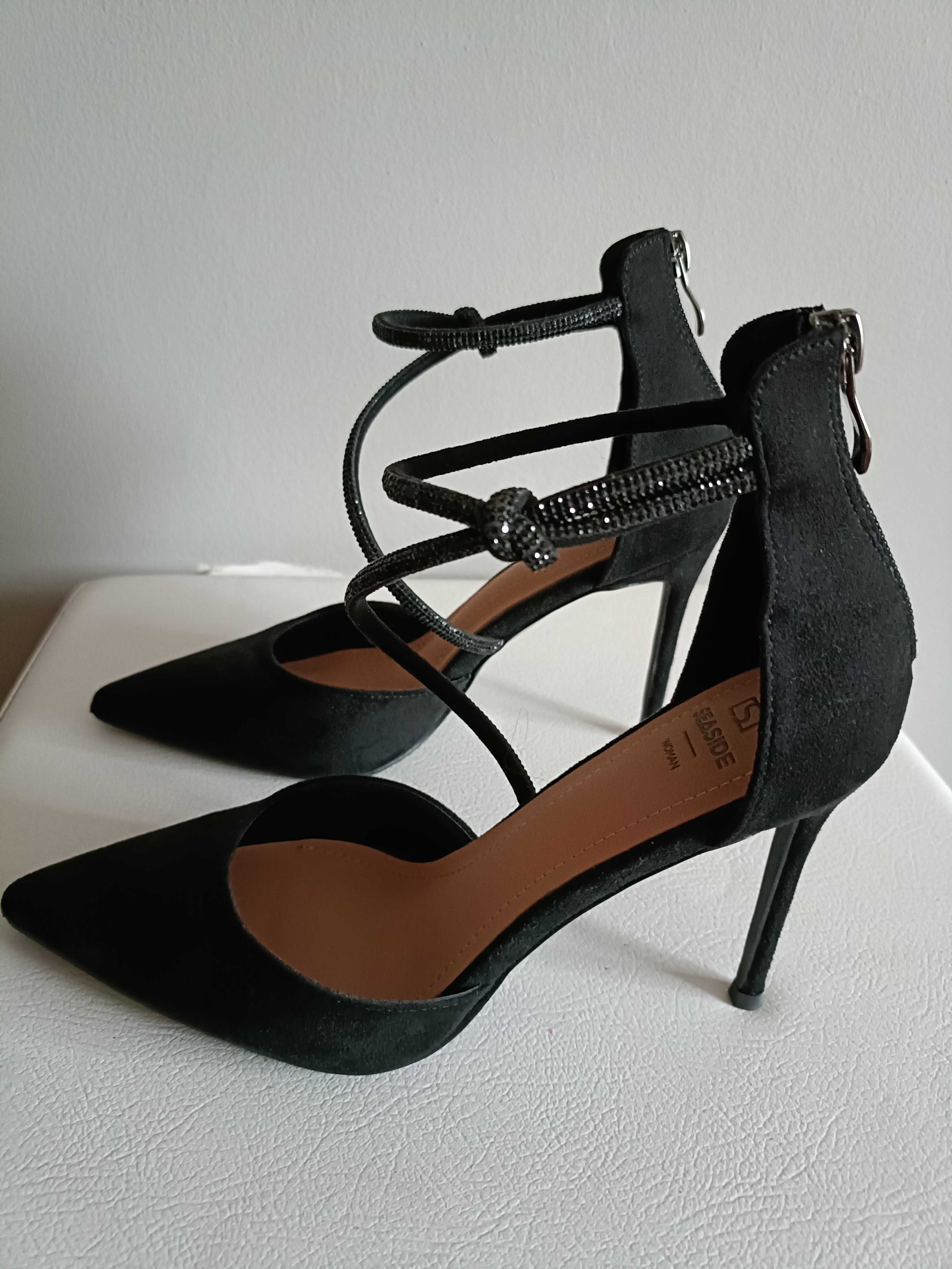 Sapatos salto alto