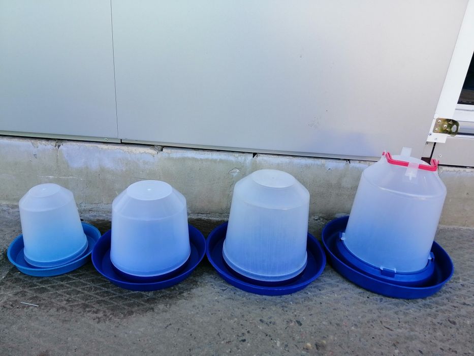 Кормушка  и поилка для курей