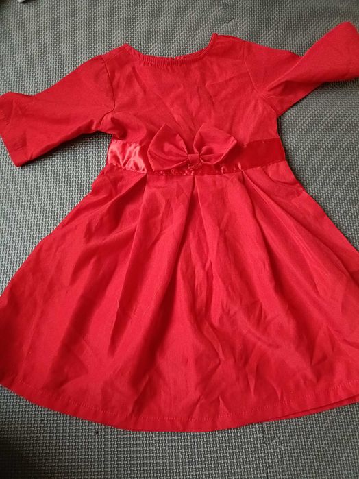 Piękna elegancka świąteczna sukienka