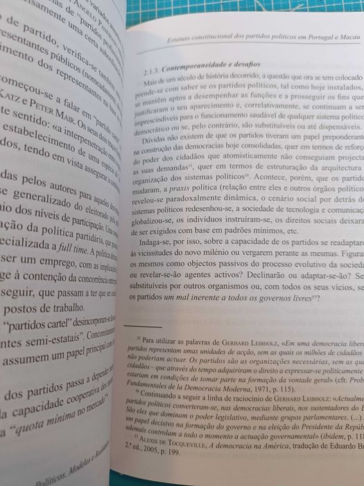 Livro Estudos sobre o constitucionalismo no mundo de LP Alexandrino