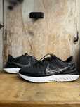 Кросівки Nike legend react 3