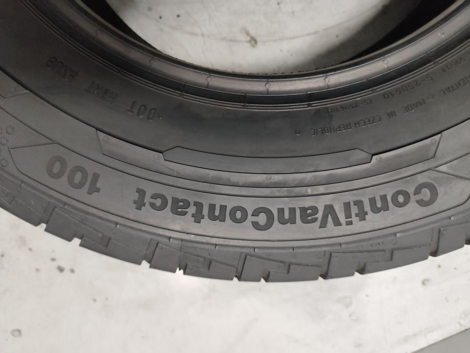 2 pneus semi novos continental 215/70R15C Oferta dos portes