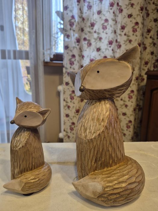 Liski drewniane o wysokości  25 cm i  16 cm