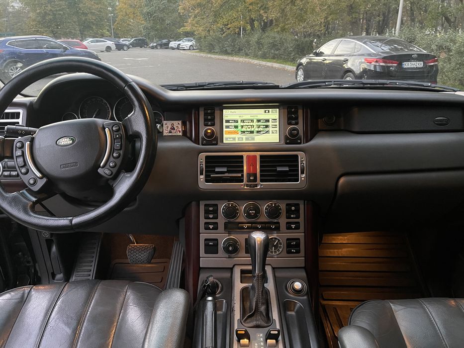 Продам Land Rover Range Rover 4.4 2007 года Официал