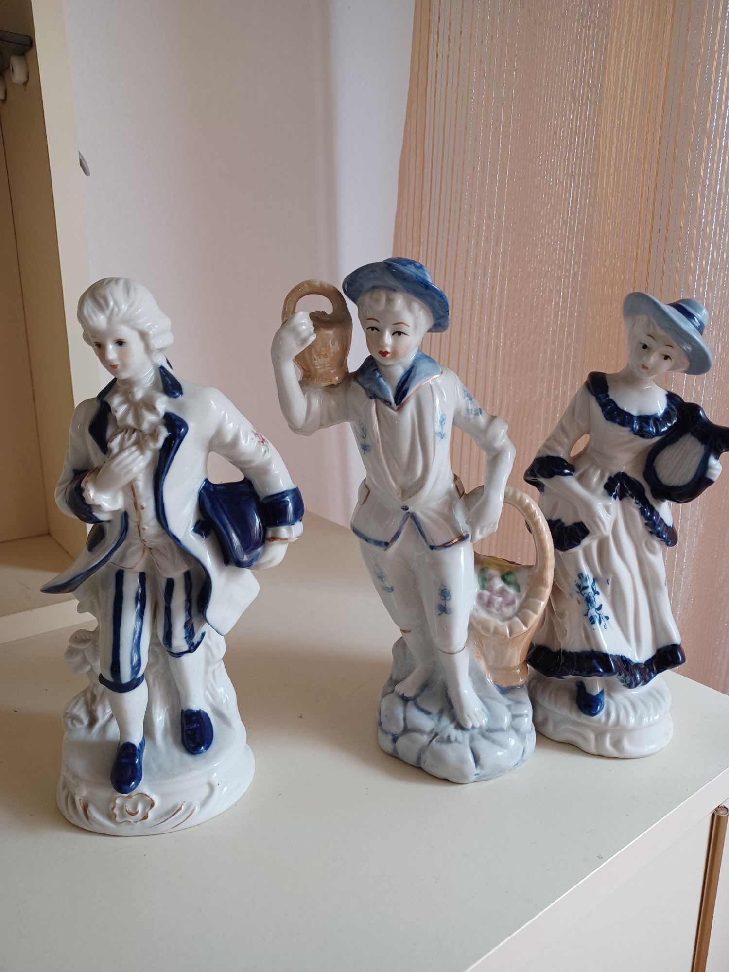 3 bonecos de decoração, imitar o antigo.