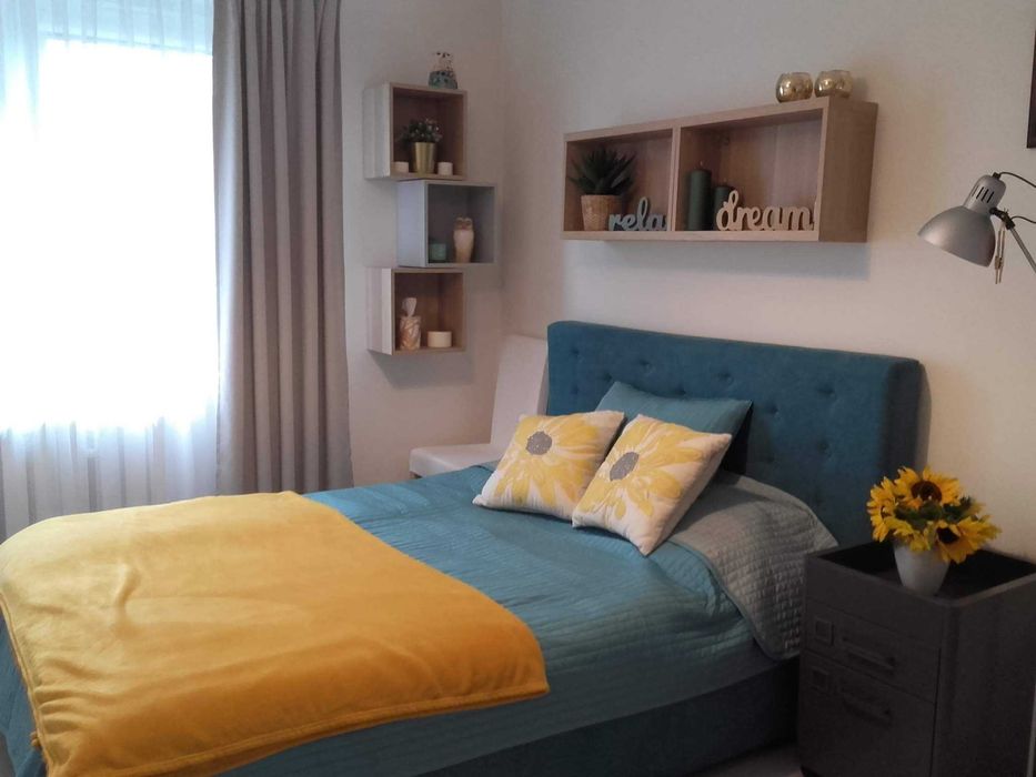 Dekoracje do domu - szaro-żółte tekstylia