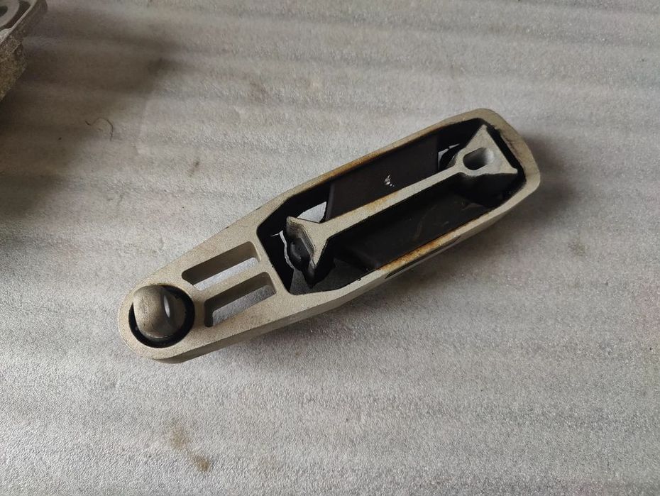 volvo v60 2020 poduszka silnika 31330590