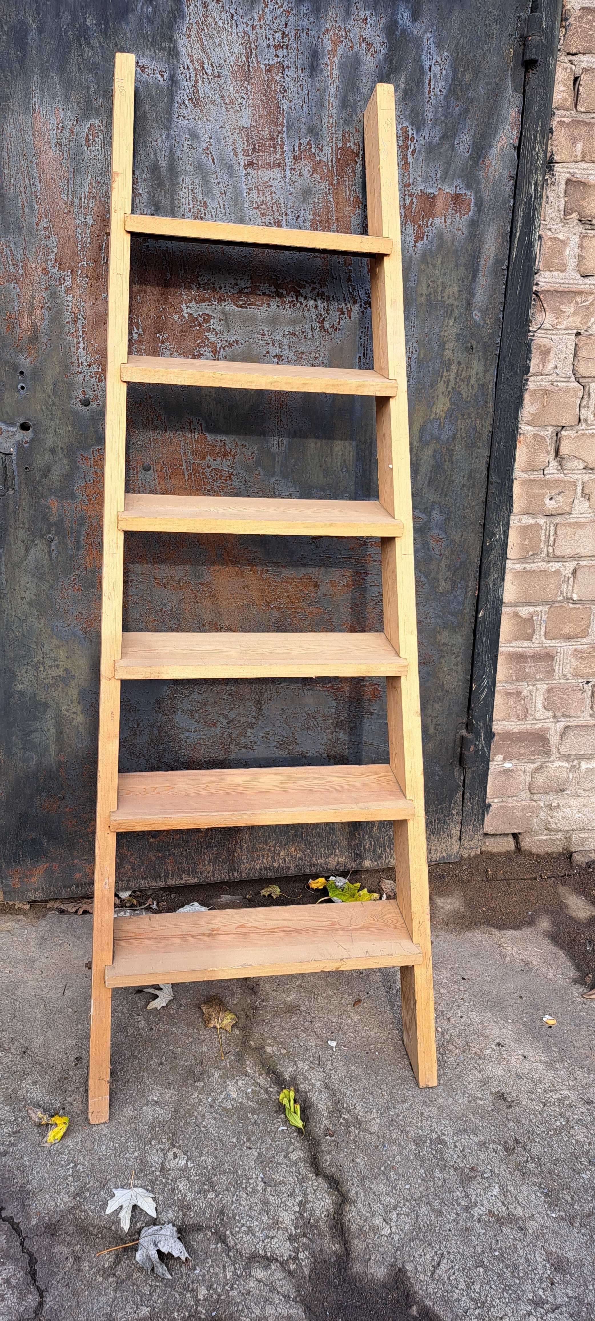 Лестница деревянная новая с врезными ступенями для гаража, подвала