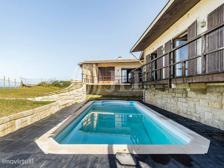 Moradia T5 com piscina e garagem, em Fão, Esposende