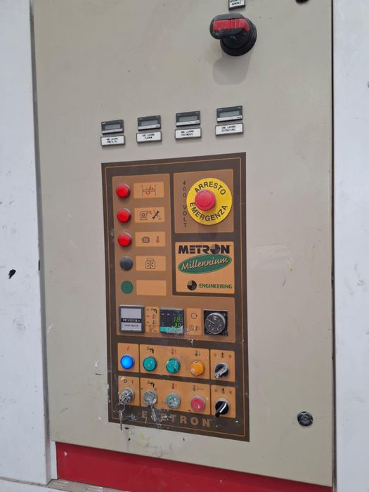 Kabina lakiernicza Metron 8,4 x 5 x 4 PRZEJAZDOWA