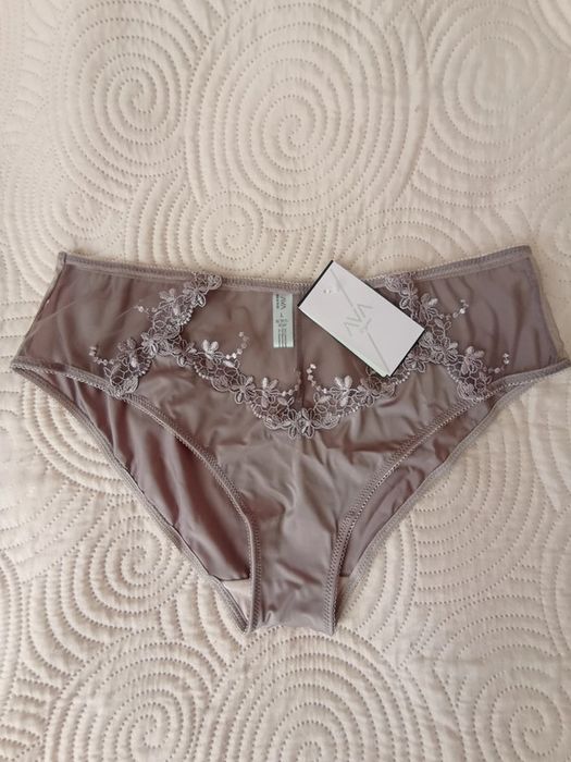 Piękne nowe figi Ava z siateczką L