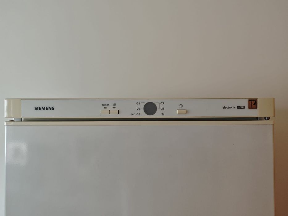 Arca congeladora marca SIEMENS