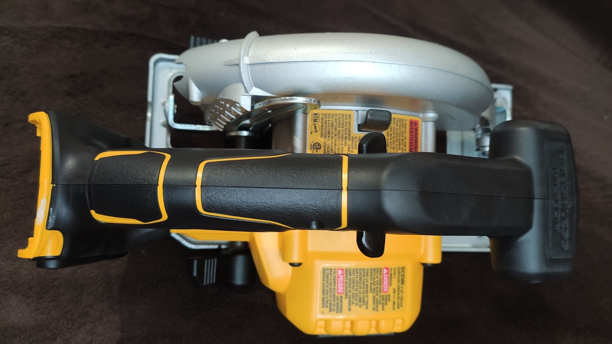 акумуляторна безщіткова циркулярна пила DEWALT DCS566 18V / 20 V США