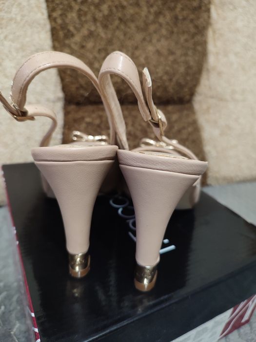 Продам босоніжки