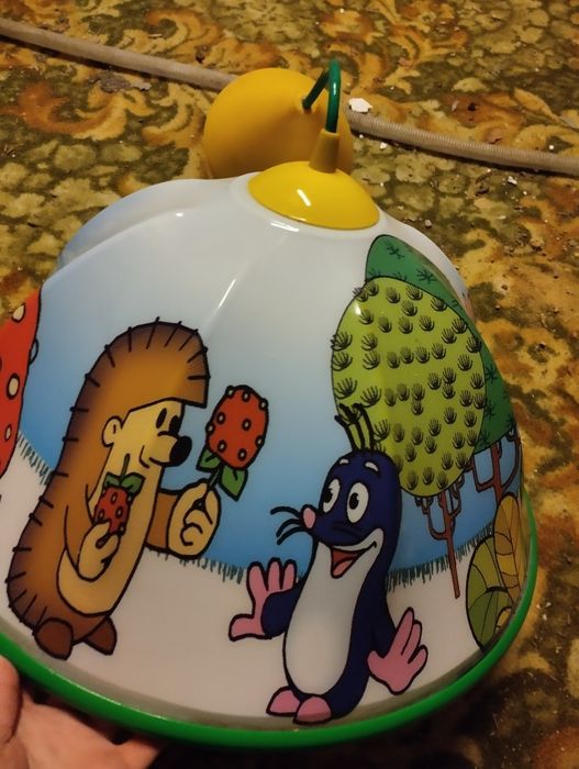 Żyrandol z motywem krecika