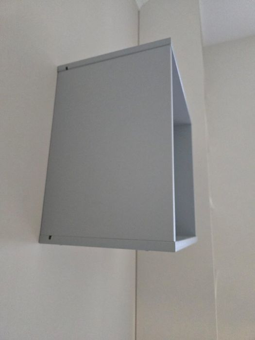 Szafka wisząca lub do postawienia np. na biurku