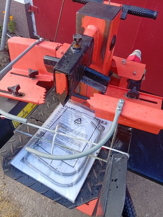 Hydrauliczna łuparka do drewna ATIKA 8T