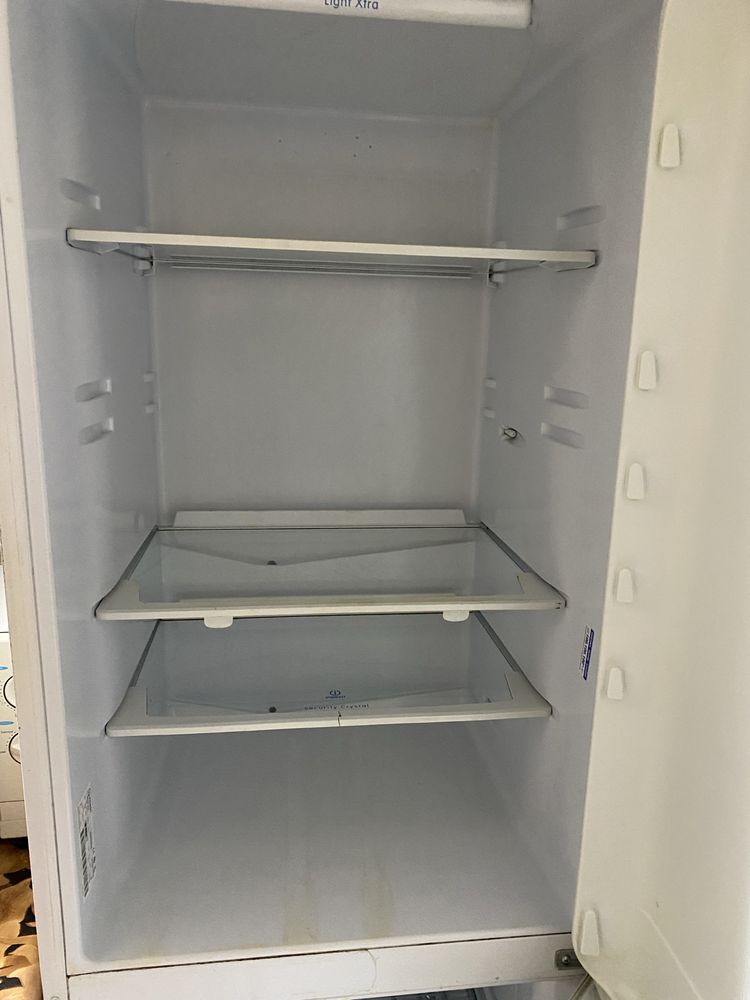 Półki lodówki Indesit
