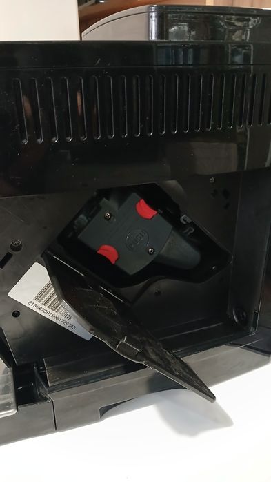 Кавомашина DeLonghi в робочому стані з Гарантією