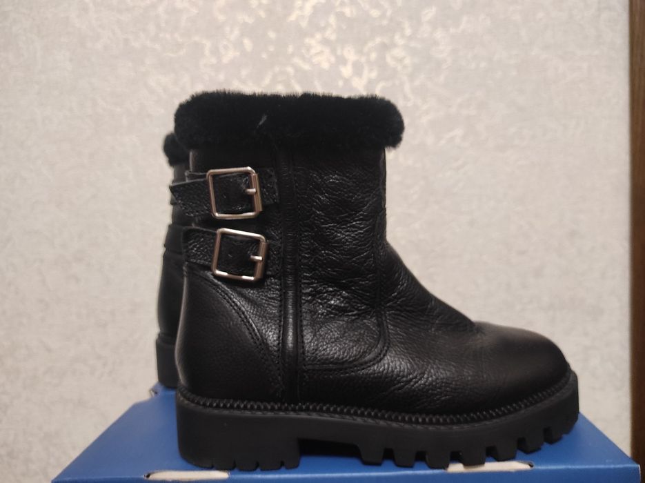 Продам дитячі зимові ботінки ZARA