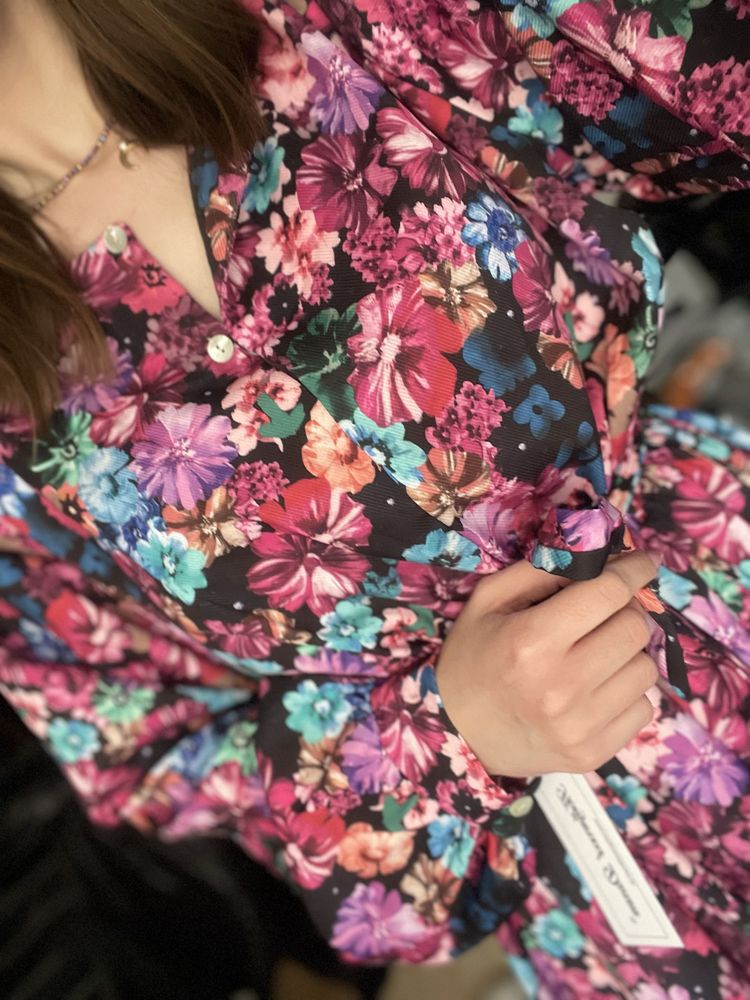 Sukienka kwiaty rozkloszowana kolorowa wiązana Uni